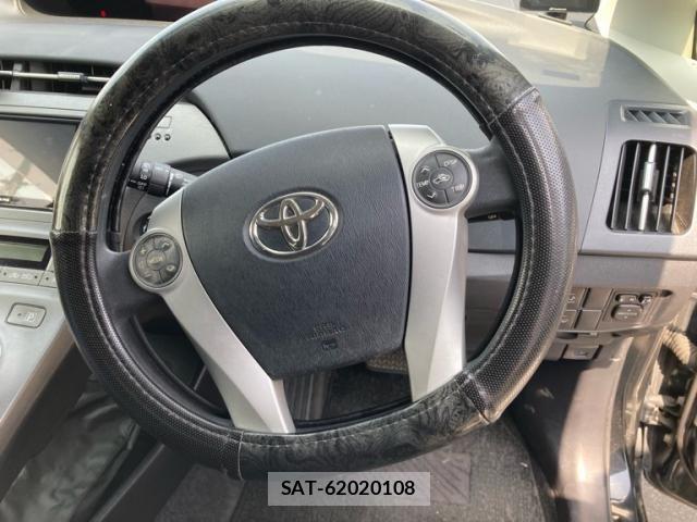 Toyota PRIUS 2013-05 7329470-17