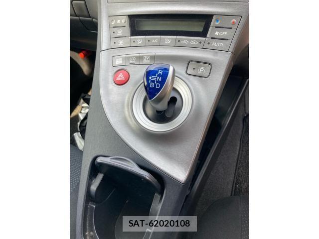 Toyota PRIUS 2013-05 7329470-18