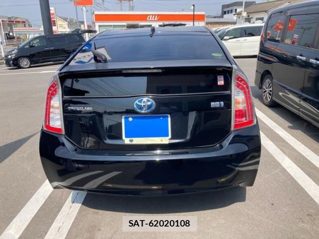 Toyota PRIUS 2013-05 7329470-6