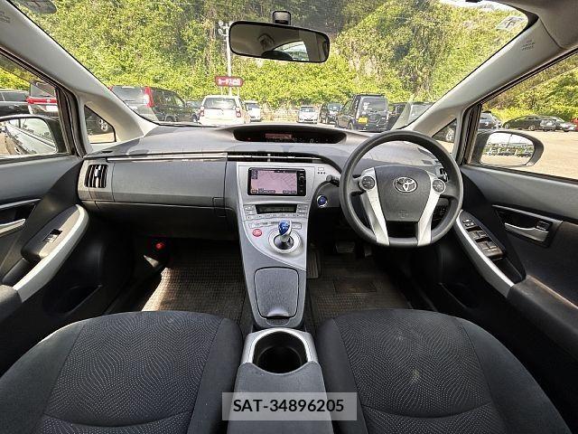 Toyota PRIUS 2015-07 7329461-1