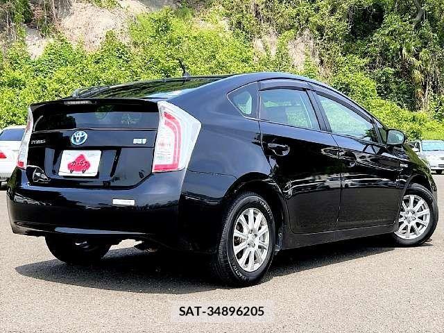 Toyota PRIUS 2015-07 7329461-2