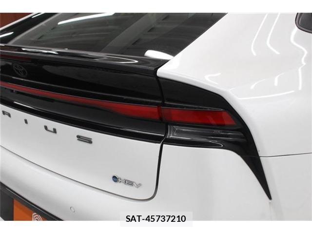 Toyota PRIUS 2023-04 7329415-16