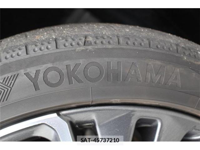 Toyota PRIUS 2023-04 7329415-18