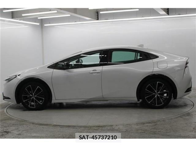 Toyota PRIUS 2023-04 7329415-7
