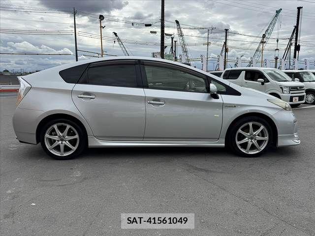 Toyota PRIUS 2012-10 7329459-11