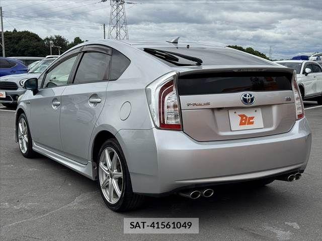 Toyota PRIUS 2012-10 7329459-12