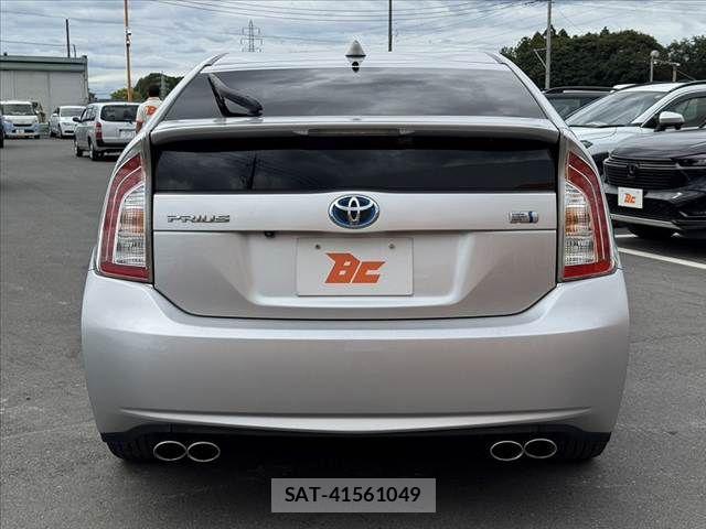 Toyota PRIUS 2012-10 7329459-13