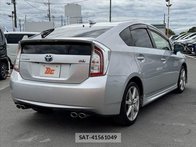 Toyota PRIUS 2012-10 7329459-14