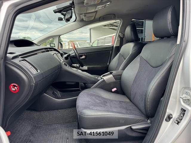 Toyota PRIUS 2012-10 7329459-16