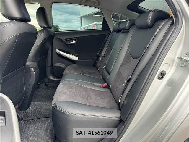 Toyota PRIUS 2012-10 7329459-17