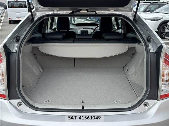 Toyota PRIUS 2012-10 7329459-18