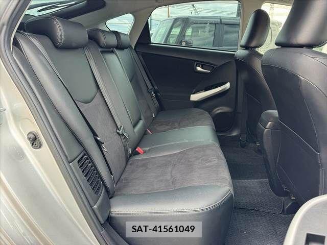 Toyota PRIUS 2012-10 7329459-19
