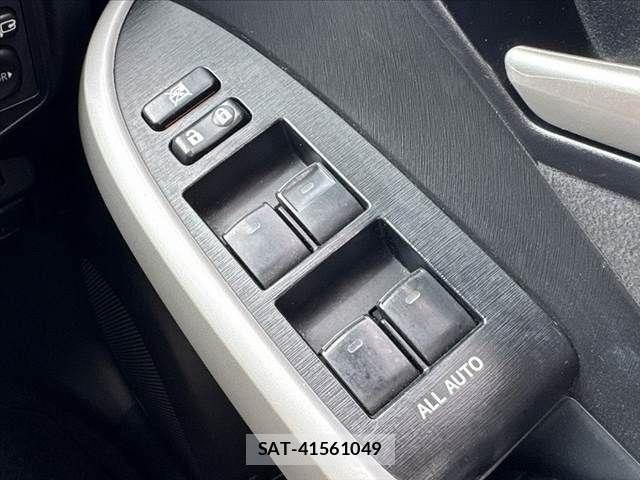 Toyota PRIUS 2012-10 7329459-25