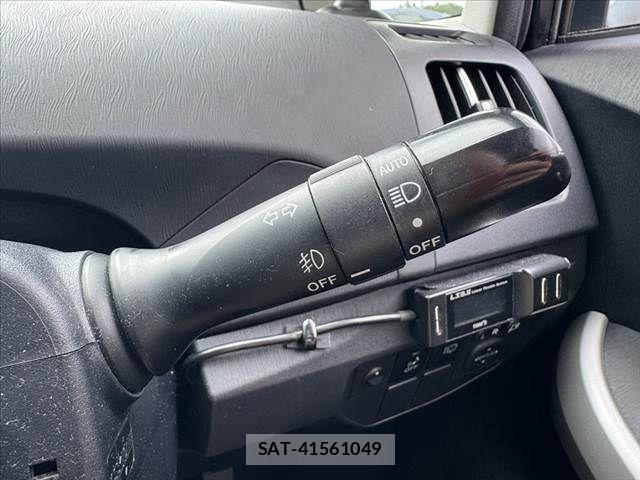 Toyota PRIUS 2012-10 7329459-29