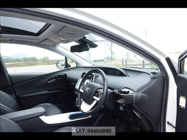 Toyota PRIUS 2016-02 7329434-10