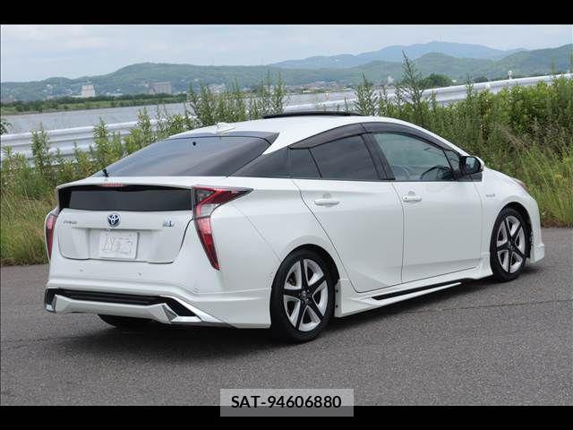 Toyota PRIUS 2016-02 7329434-7