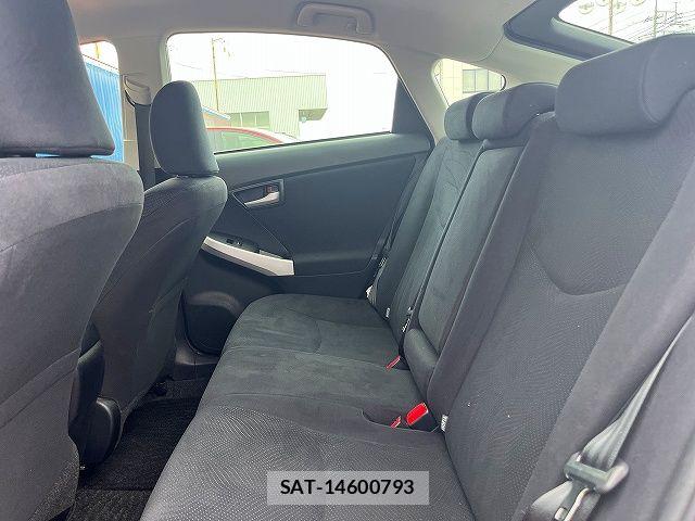 Toyota PRIUS 2013-10 7359382-12