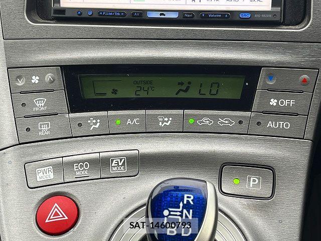 Toyota PRIUS 2013-10 7359382-14