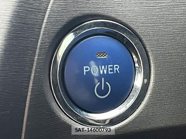Toyota PRIUS 2013-10 7359382-16