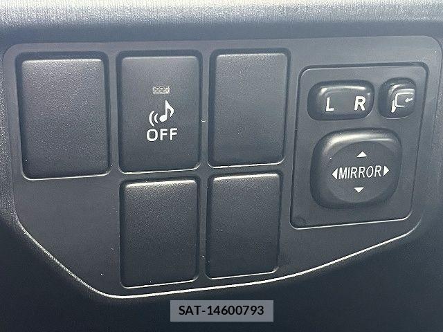 Toyota PRIUS 2013-10 7359382-17
