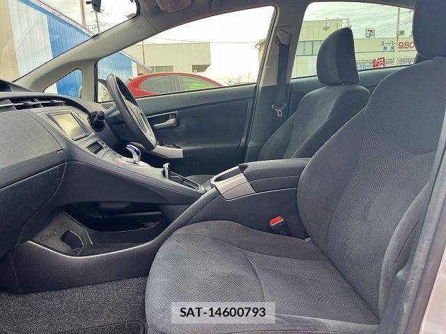 Toyota PRIUS 2013-10 7359382-18