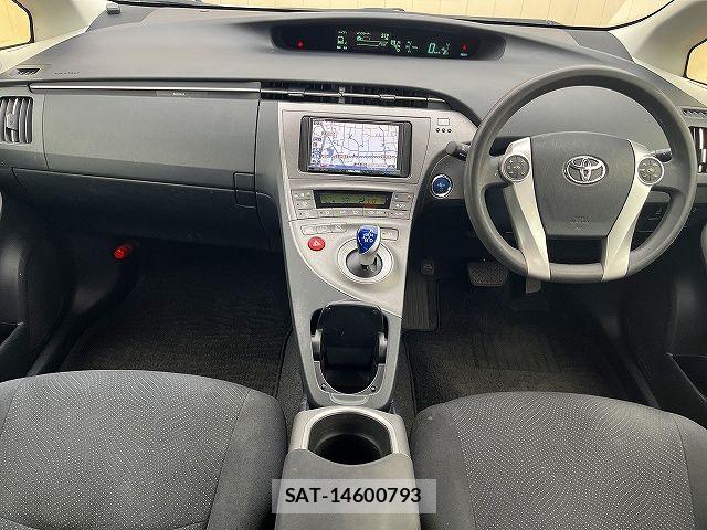 Toyota PRIUS 2013-10 7359382-1