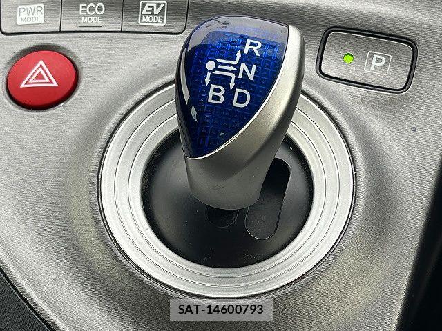 Toyota PRIUS 2013-10 7359382-19