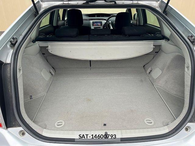 Toyota PRIUS 2013-10 7359382-20