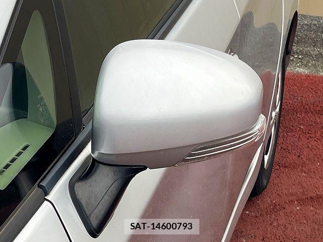 Toyota PRIUS 2013-10 7359382-24