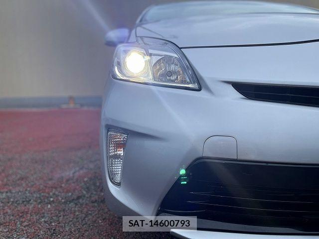 Toyota PRIUS 2013-10 7359382-25