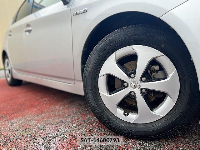 Toyota PRIUS 2013-10 7359382-26