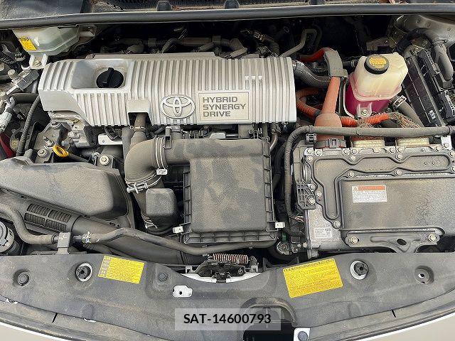 Toyota PRIUS 2013-10 7359382-27