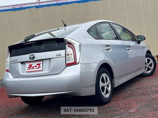 Toyota PRIUS 2013-10 7359382-2