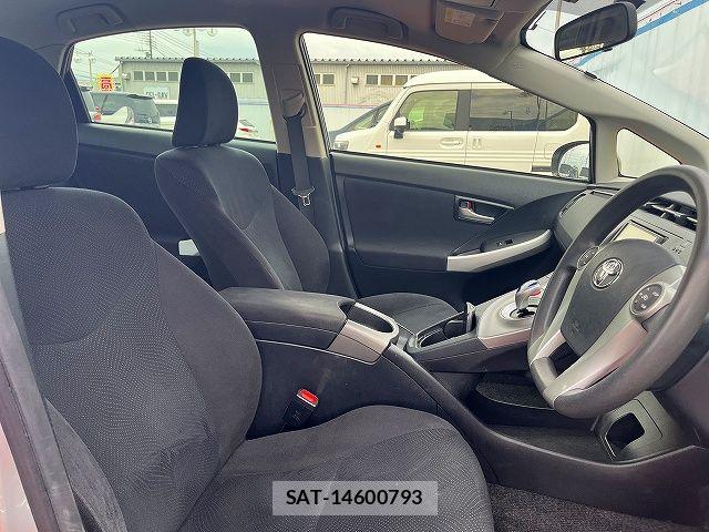 Toyota PRIUS 2013-10 7359382-3