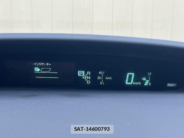 Toyota PRIUS 2013-10 7359382-7