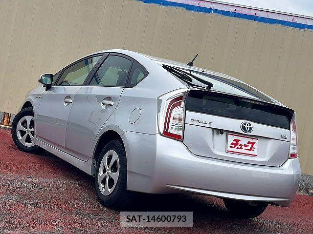 Toyota PRIUS 2013-10 7359382-8