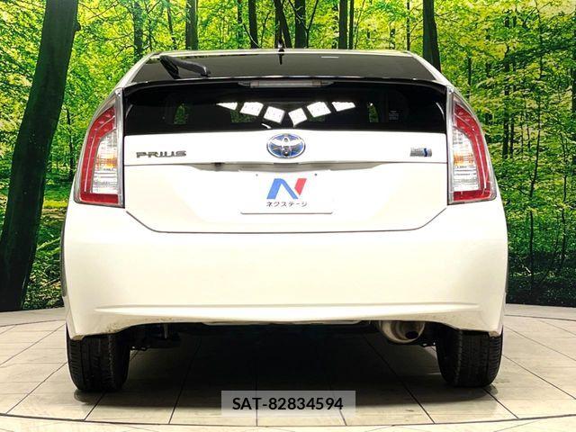 Toyota PRIUS 2014-01 7359371-14