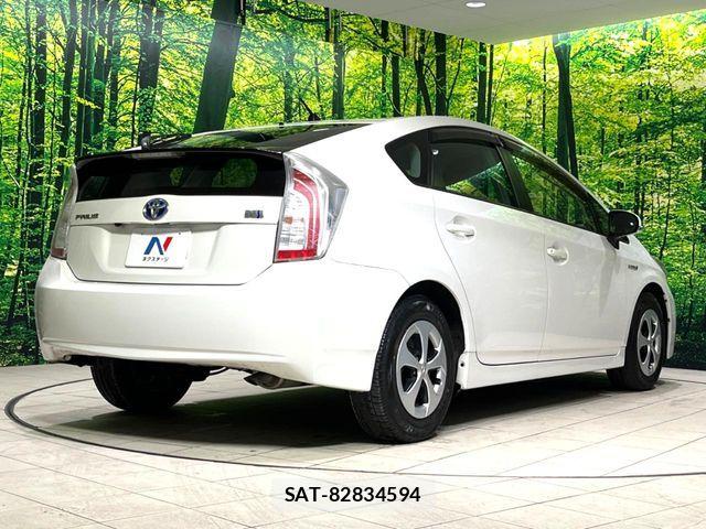 Toyota PRIUS 2014-01 7359371-16
