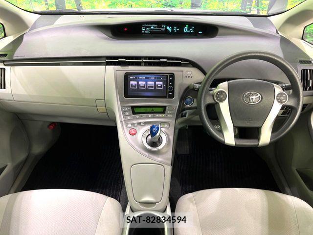 Toyota PRIUS 2014-01 7359371-1