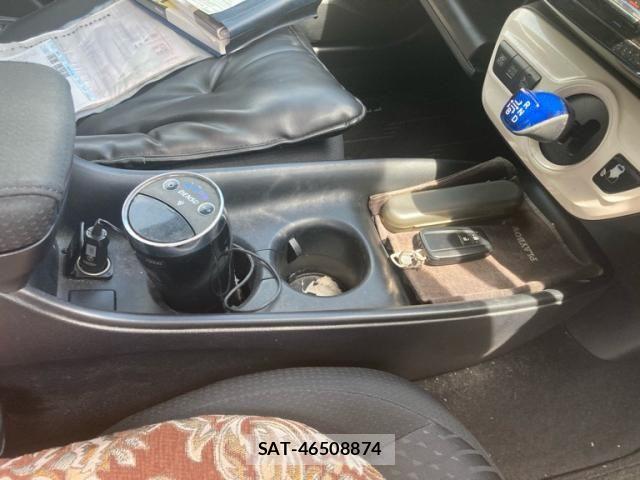 Toyota PRIUS 2017-09 7359373-25