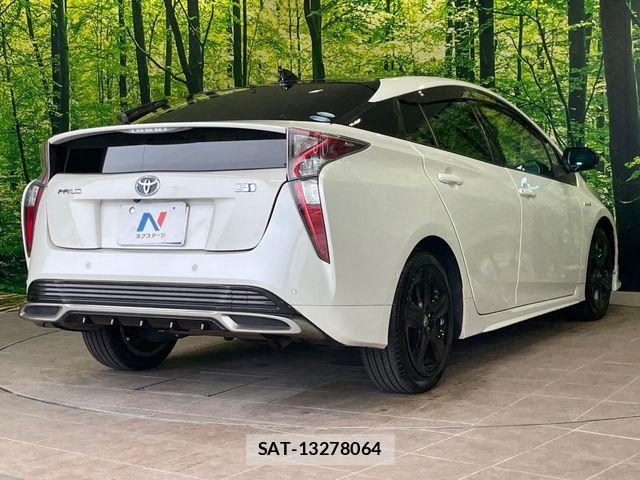 Toyota PRIUS 2018-03 7359357-16