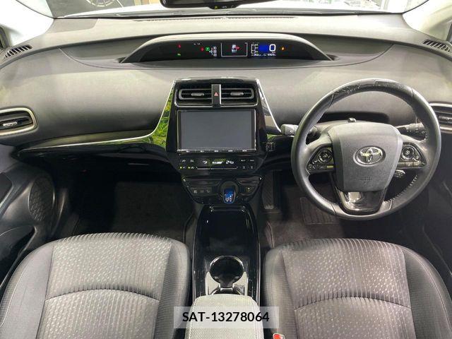 Toyota PRIUS 2018-03 7359357-1