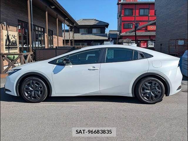 Toyota PRIUS 2023-12 7359326-13
