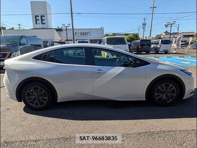 Toyota PRIUS 2023-12 7359326-14