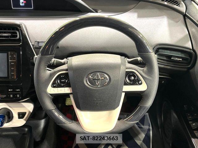 Toyota PRIUS 2016-01 7359360-10