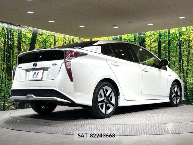 Toyota PRIUS 2016-01 7359360-16