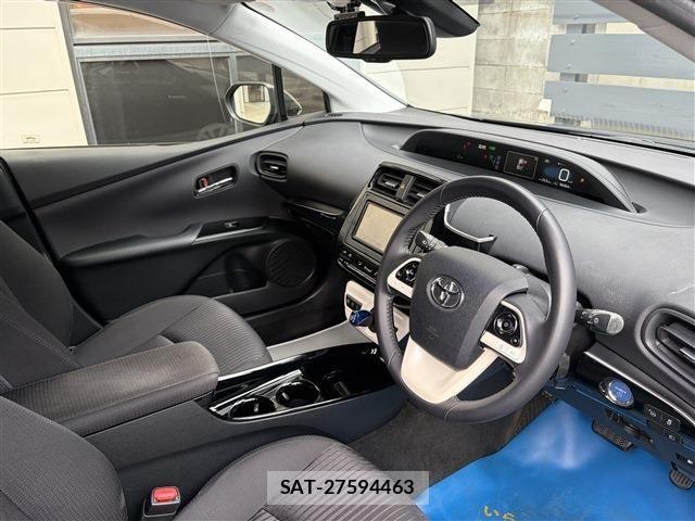 Toyota PRIUS 2018-11 7359366-12