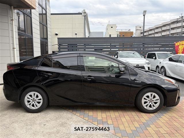 Toyota PRIUS 2018-11 7359366-6