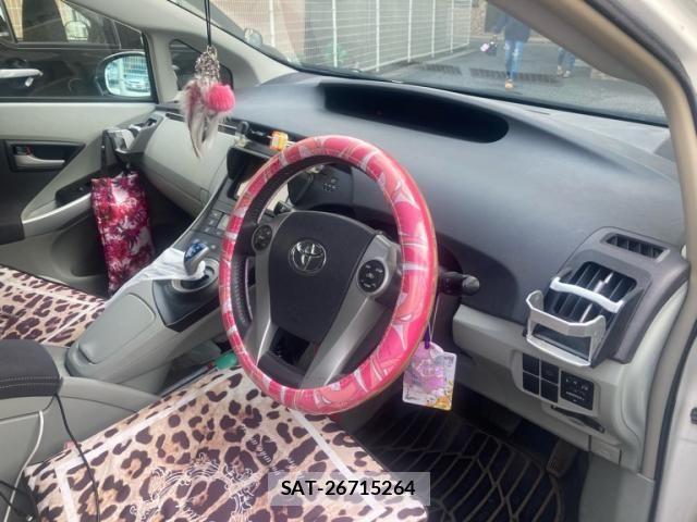 Toyota PRIUS 2011-02 7359394-14