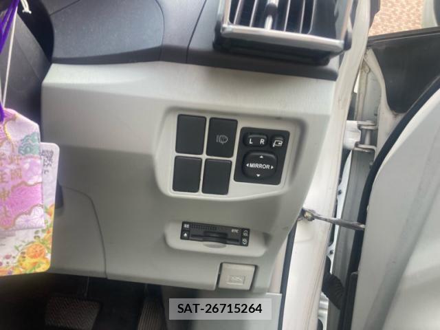 Toyota PRIUS 2011-02 7359394-16